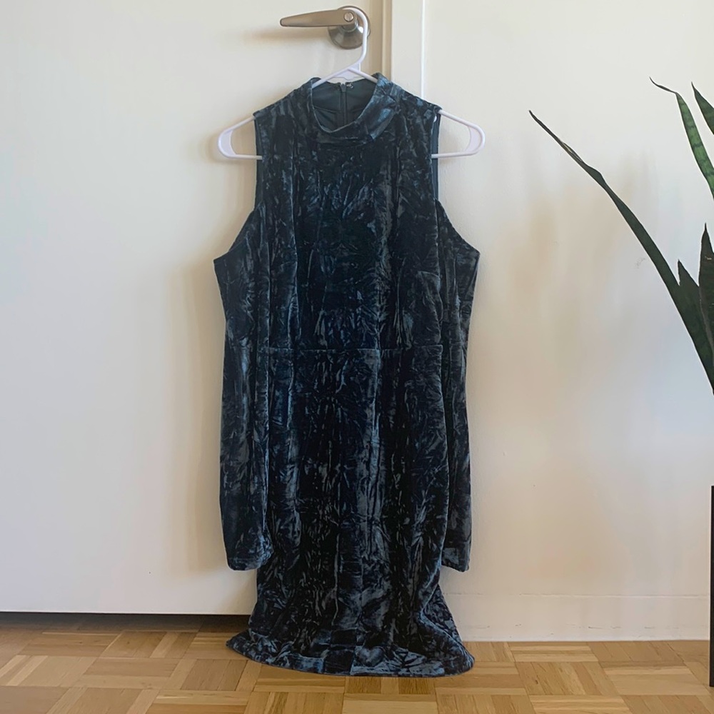 Lulus Slate Blue Velvet cold-shoulder Bodycon Dress. Size M
